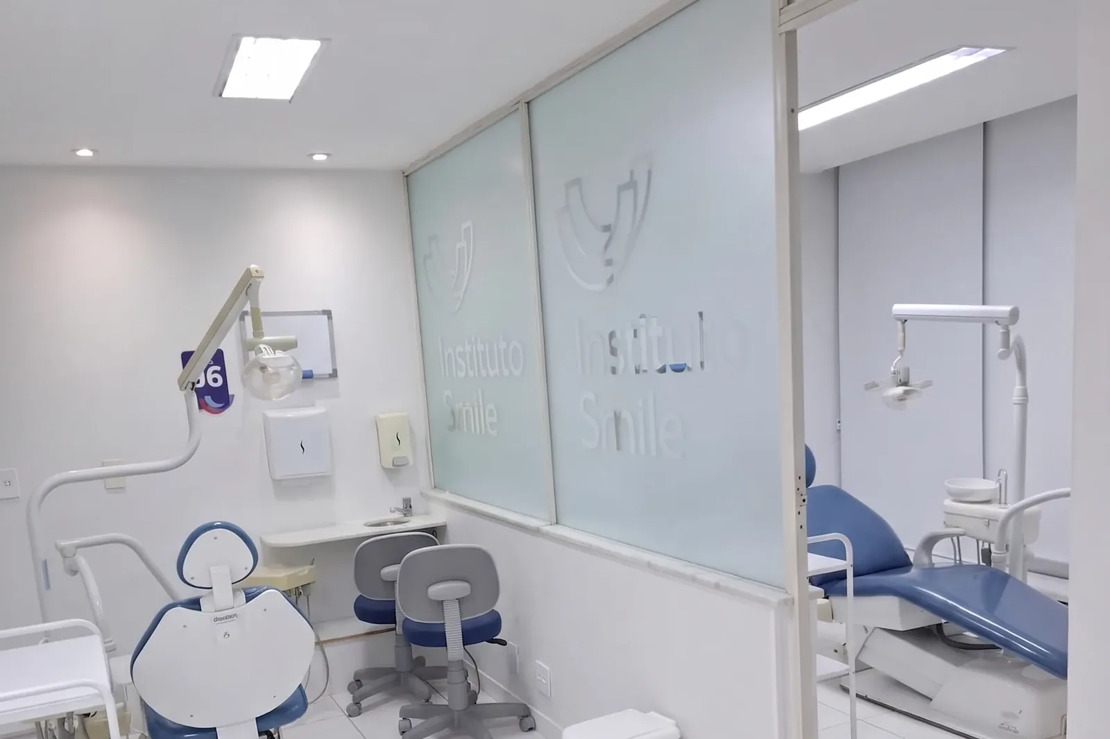 Atendimento supervisionado na clínica do Instituto Smile, em Niterói